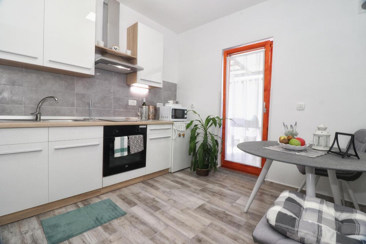 Studio Apartman Edy 3 Pula Zewnętrze zdjęcie